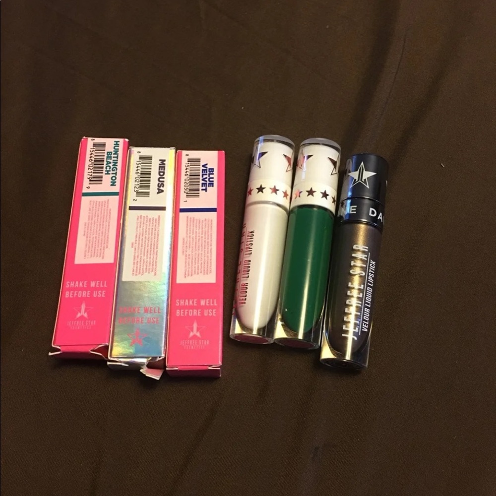Jeffree Star VLL, highlighter and lipstick stands